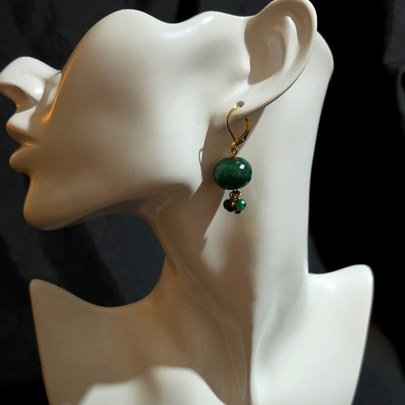 Elegant Natural Stone Green and Gold Drop Earrings - Picture 1 of 2